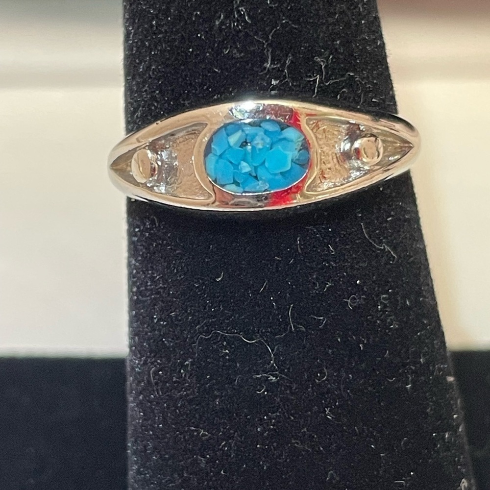 Elegant Silver Tone Ring with Blue Gemstone Chips Size 6